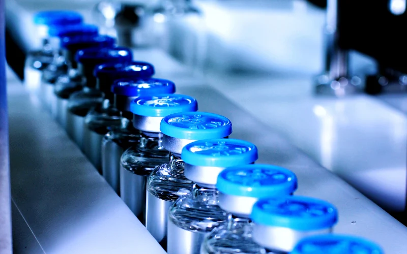 Ứng dụng của tự động hóa trong sản xuất dược phẩm trong kiểm tra chất lượng và phân tích