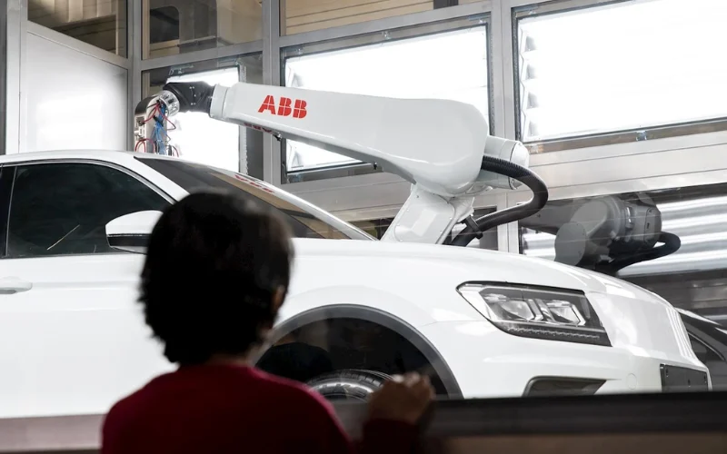 Ứng dụng robot ABB trong sản xuất ô tô