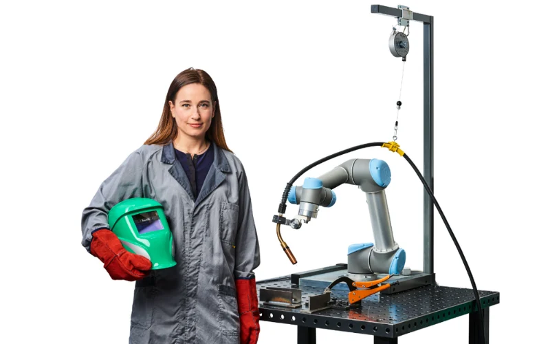 Ứng dụng của robot Universal - Hàn tự động