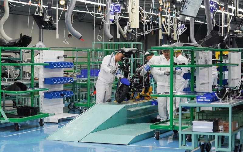 Các thiết bị và công nghệ sử dụng trong dây chuyền lắp ráp xe máy điện