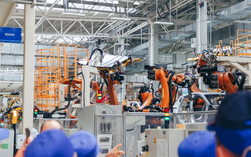 Ứng dụng của robot lắp ráp cơ khí trong ngành cơ khí