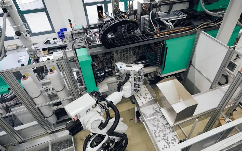 Ứng dụng của robot trong ngành nhựa